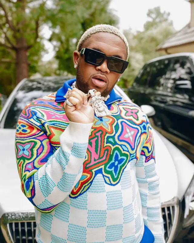 Mustard outfit in Supreme, Louis Vuitton, and Nike, 2021
