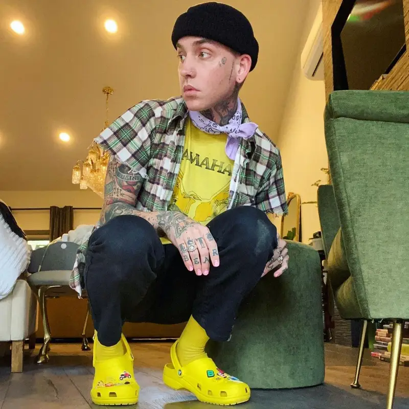 Blackbear outfit in Vintage, Reebok, and Vetements, 2020