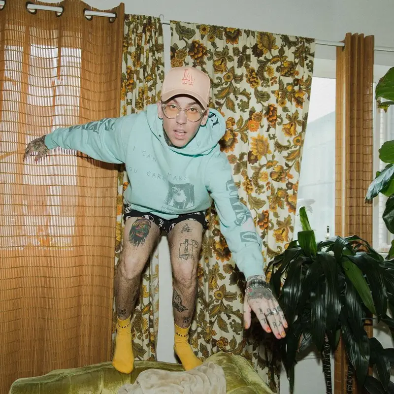 Blackbear outfit in For Those Who Sin, New Era, and Balenciaga, 2020