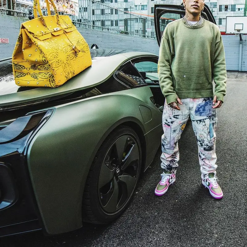 Sfera Ebbasta outfit in Kapital and LaRopa, 2021