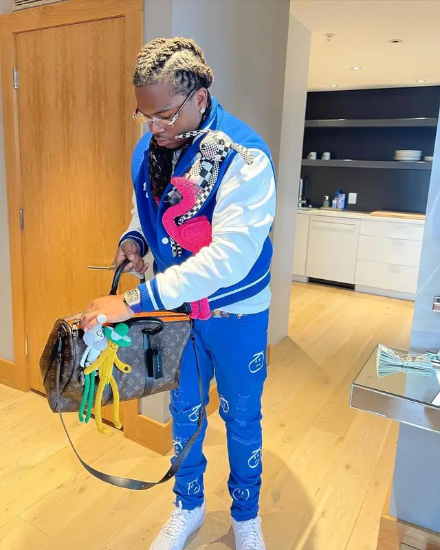 Gunna outfit in Nike, Cartier, and Louis Vuitton, 2021