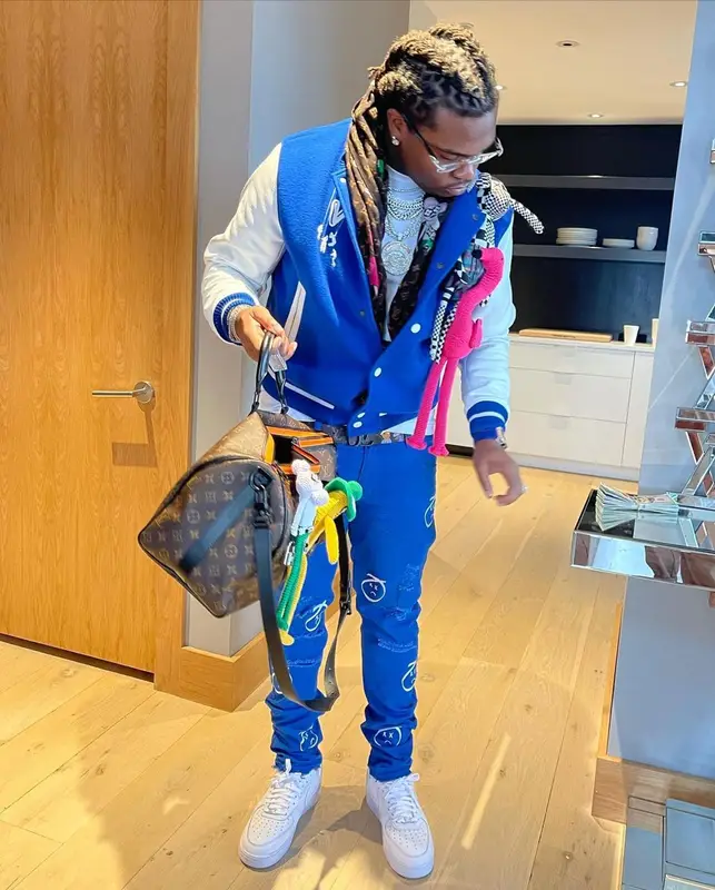 Gunna outfit in Nike, Cartier, and Louis Vuitton, 2021