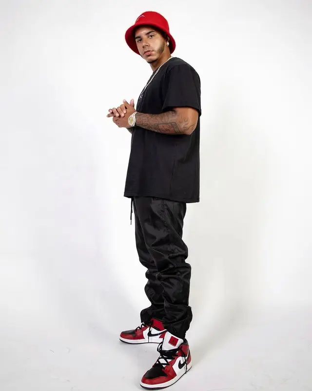CJ outfit in Nike and Karl Kani, 2020