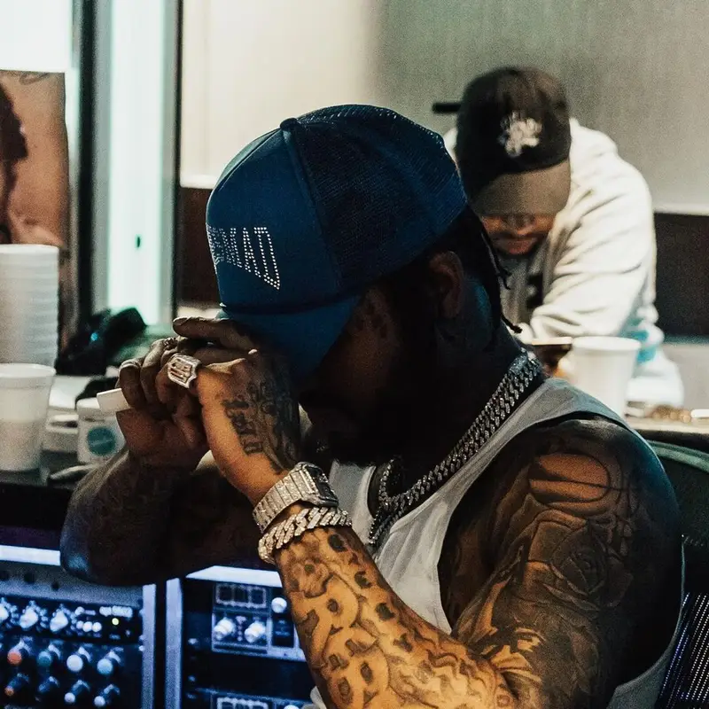 Dave East outfit in Hoes Mad LA, 2021