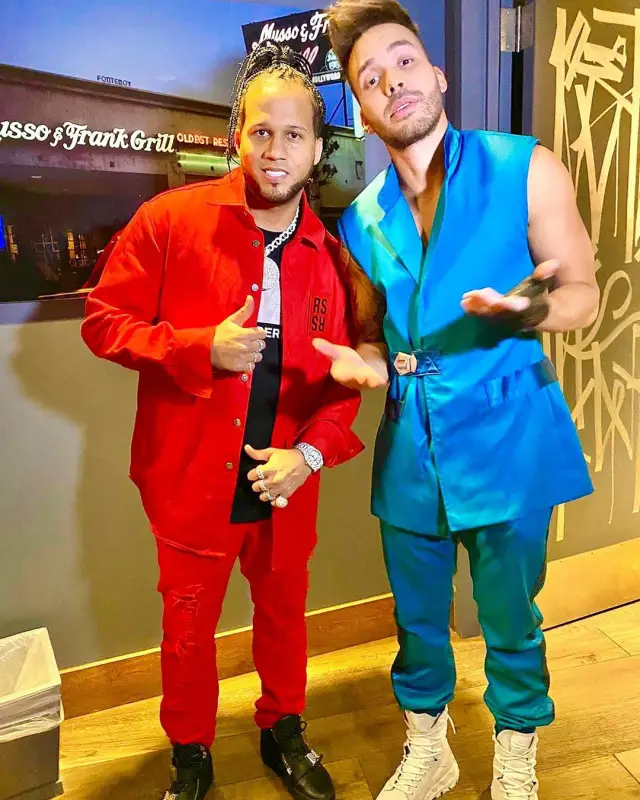 El Alfa El Jefe outfit in Raf Simons, Burberry, and Dsquared2, 2020