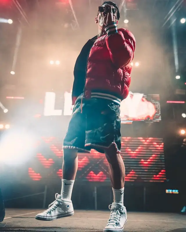 Lenny Tavarez outfit in Tommy Jeans, Nike, and Louis Vuitton, 2020
