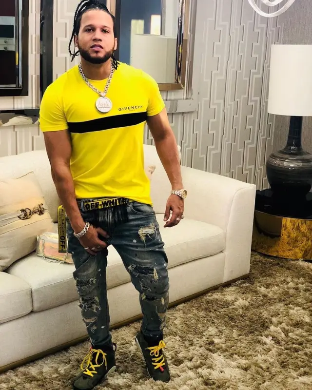 El Alfa El Jefe outfit in Givenchy, Amiri, and Off-White, 2020