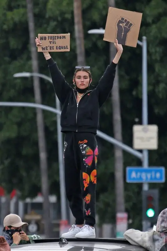 Madison Beer outfit in I.Am.Gia, Velvet Canyon, and Nike, 2020