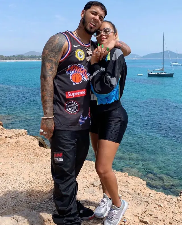 Anuel AA outfit in Supreme, Nike, and NBA, 2020