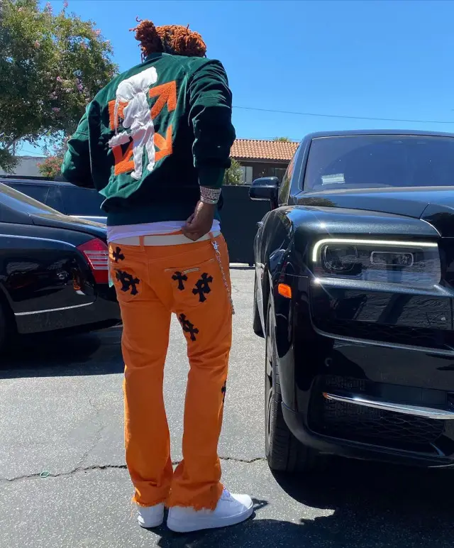 Gunna outfit in Off-White, Chrome Hearts, and Nike, 2020