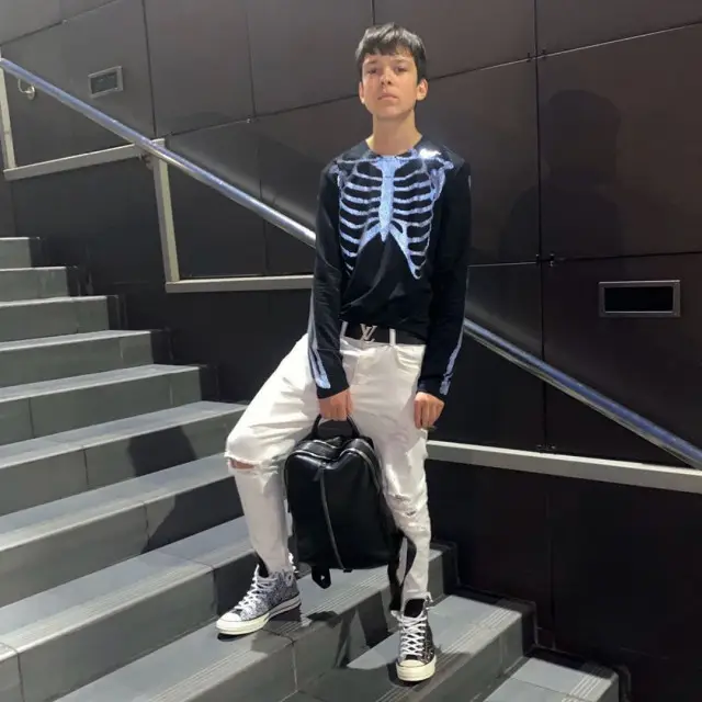 Молодой Платон outfit in Nike, Amiri, and Louis Vuitton, 2020
