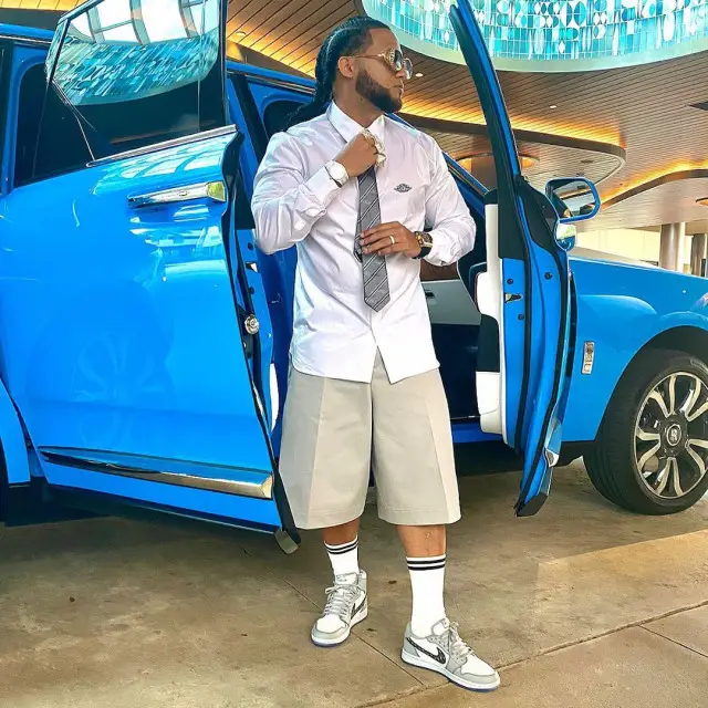 El Alfa El Jefe outfit in Dior, Nike, and Jordan, 2020