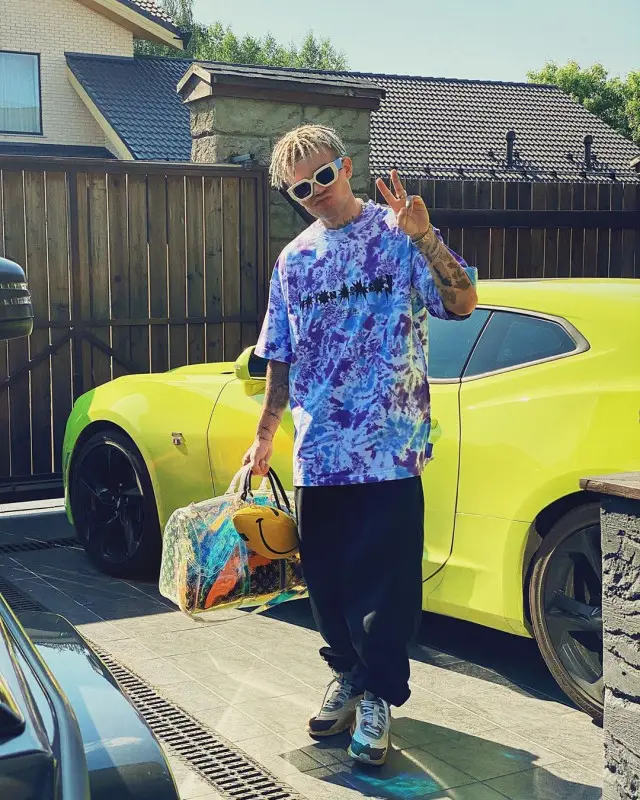 Элджей outfit in Travis Scott Merch, Louis Vuitton, and Gucci, 2020