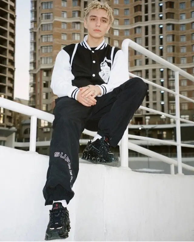 Lil Morty outfit in Подмост, Supreme, and Nike, 2019