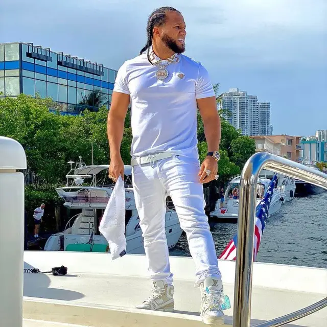 El Alfa El Jefe outfit in Versace, Dsquared2, and Giuseppe Zanotti, 2020