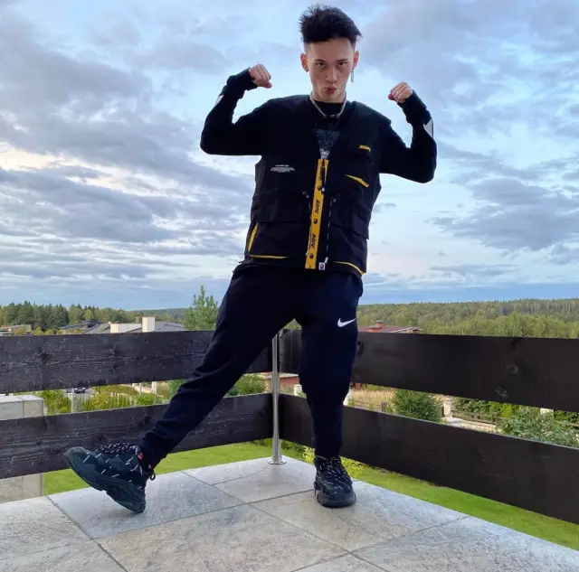 Даня Милохин outfit in Off-White, Nike, and Bape, 2020