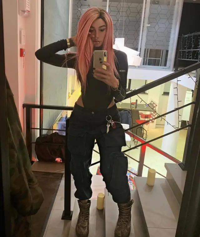 Анастасия Ивлеева outfit in Yeezy and Prix, 2019