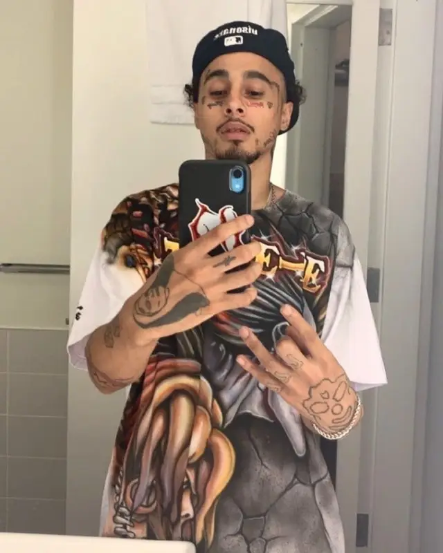 Wifisfuneral outfit in Eternal, 2020
