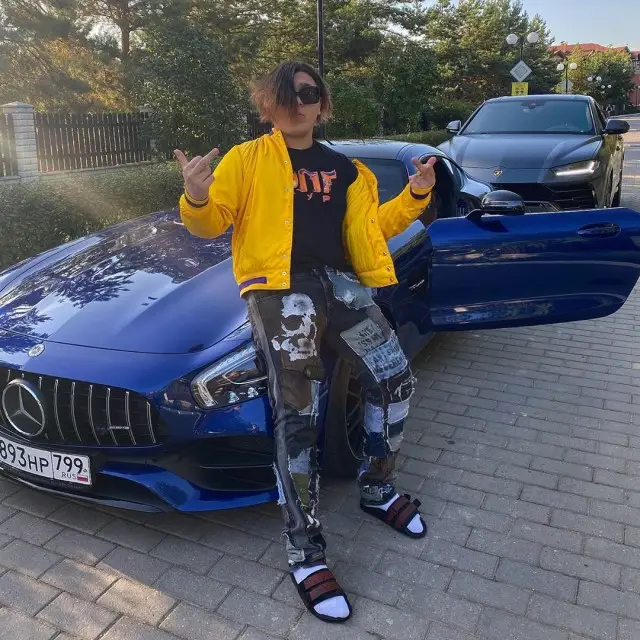 THRILL PILL outfit in Nike, Celine, and NBA, 2020