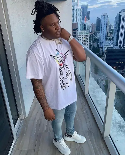 Tay Keith outfit in Serenede, 2020
