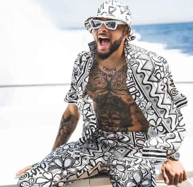 Layvin Kurzawa outfit in Louis Vuitton, Shawn, and Dior, 2020