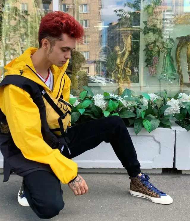 Gone Fludd outfit in H&M and Adidas, 2020