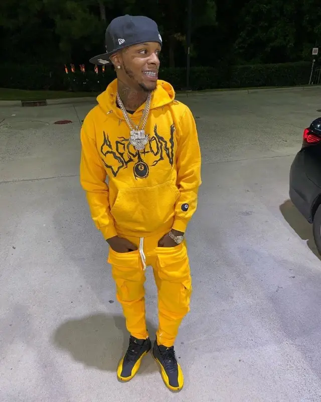 Toosii outfit in Section 8, Hollywoodhunna, and New Era, 2020