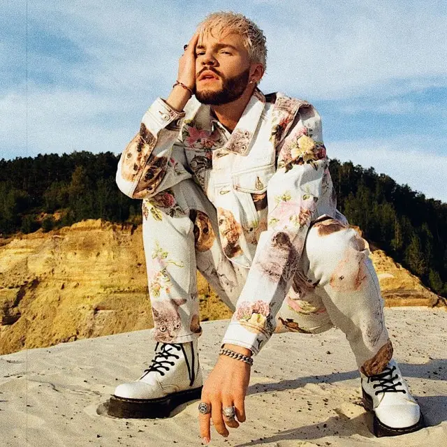 Cherocky outfit in Guilty and Dr. Martens, 2020
