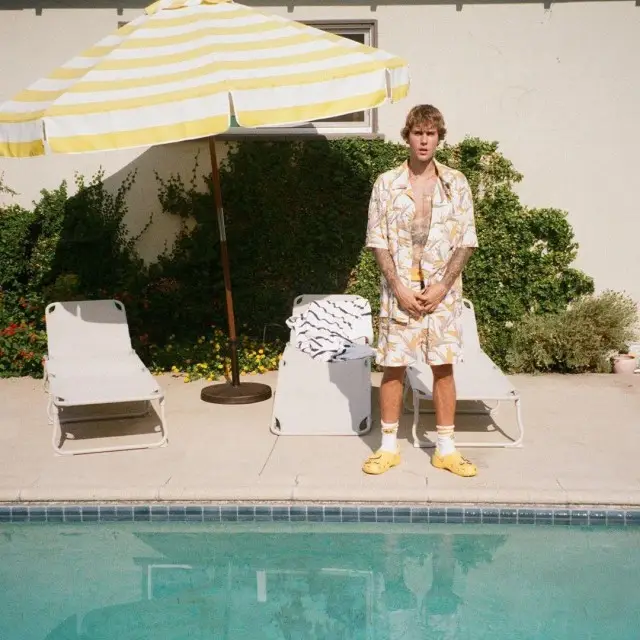 Justin Bieber outfit in Drew House and Crocs, 2020