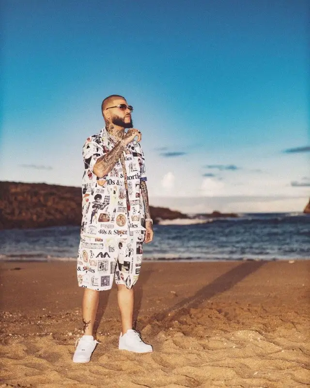 Farruko outfit in 40s & Shorties, Nike, and Supreme, 2020