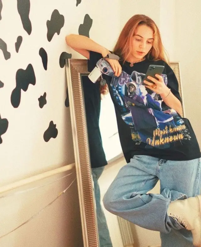 Maryana Ro outfit in FAME, 2020