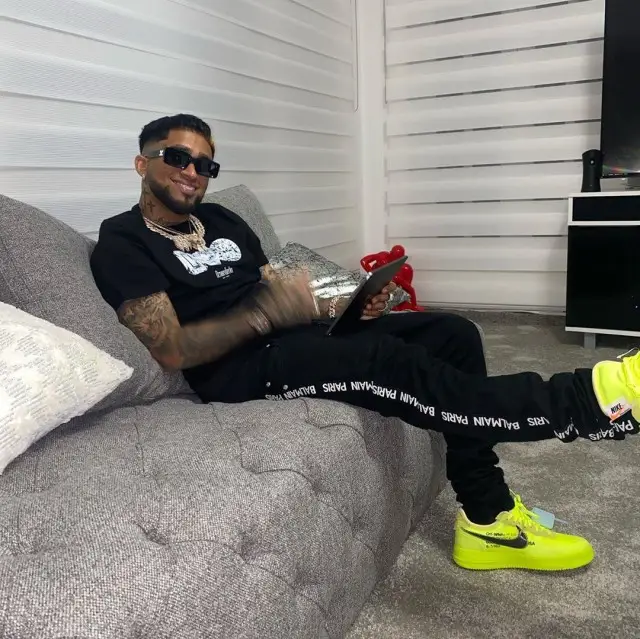 Bryant Mayers outfit in OVO, Balmain, and Off-White, 2020