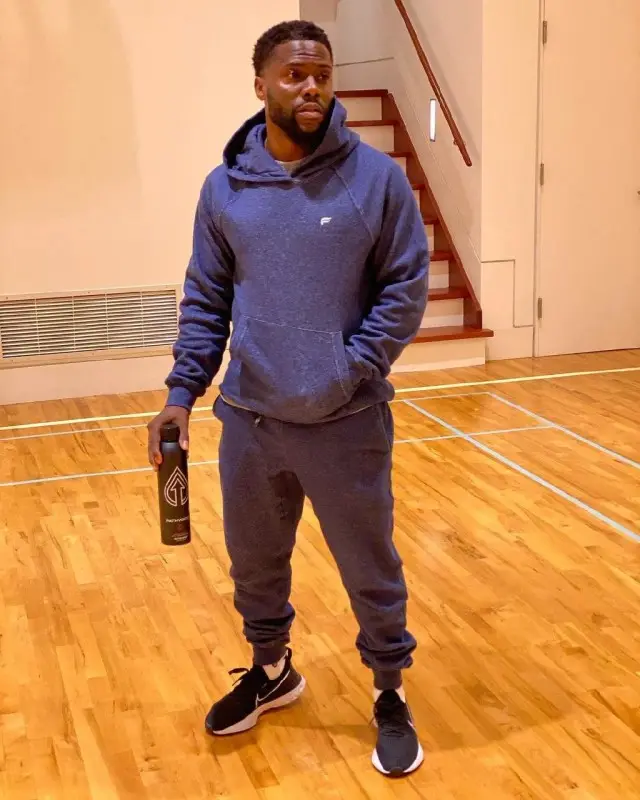 Kevin Hart outfit in Fabletics and Nike, 2020