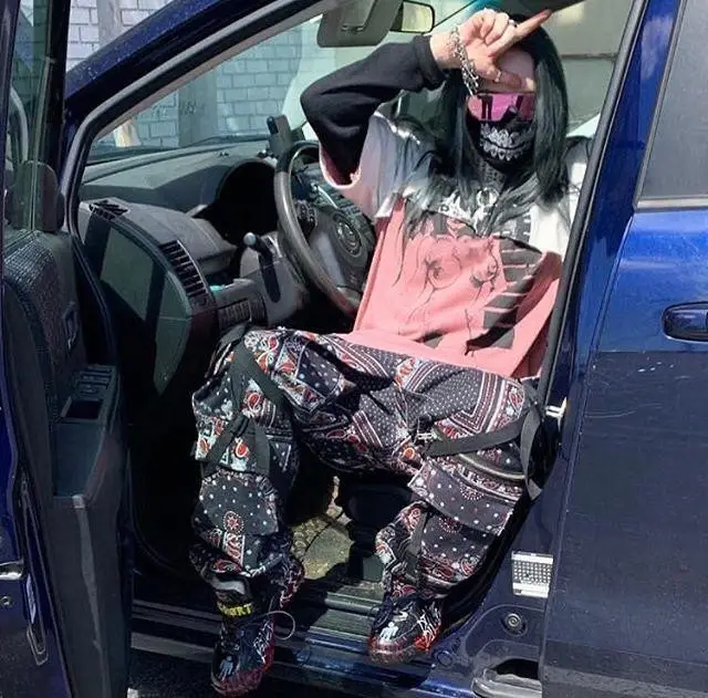 Billie Eilish outfit in Rogic, 2020