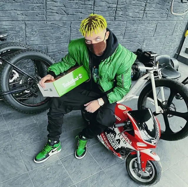 Элджей outfit in Nike, Travis Scott Merch, and Cactus Jack, 2020