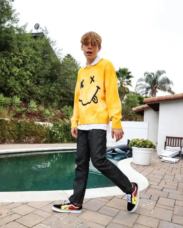 The Kid Laroi outfit in Raiment, Prblms, and Vans, 2020