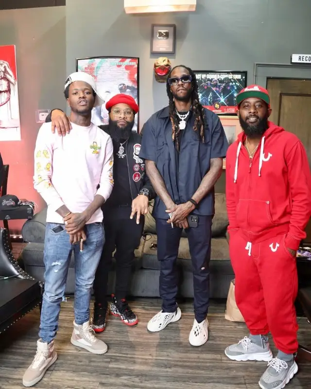 2 Chainz outfit in Dickies and Yeezy, 2020