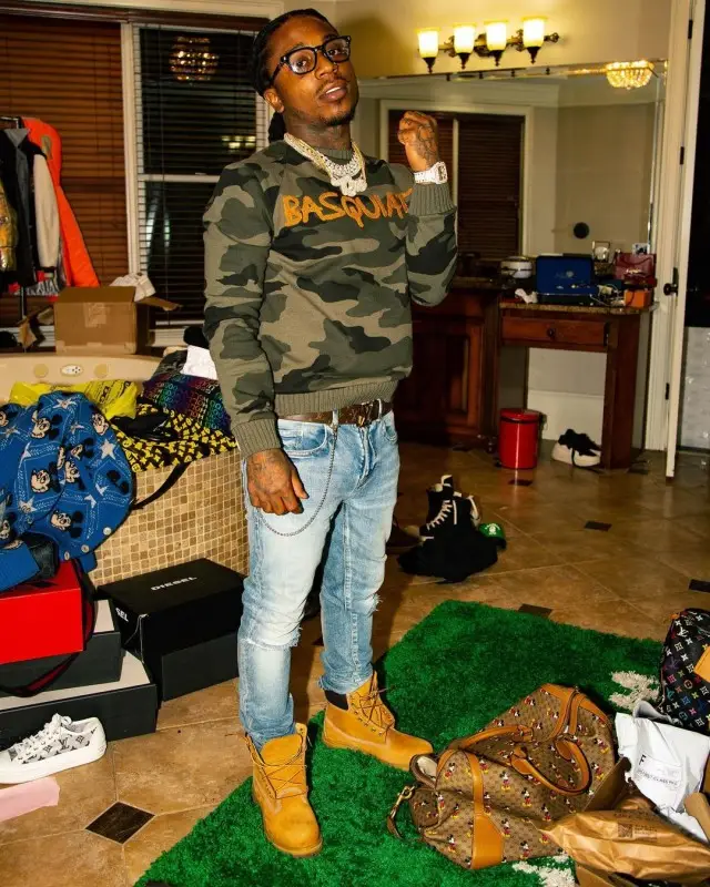 Jacquees outfit in Sean John, Louis Vuitton, and Chrome Hearts, 2020