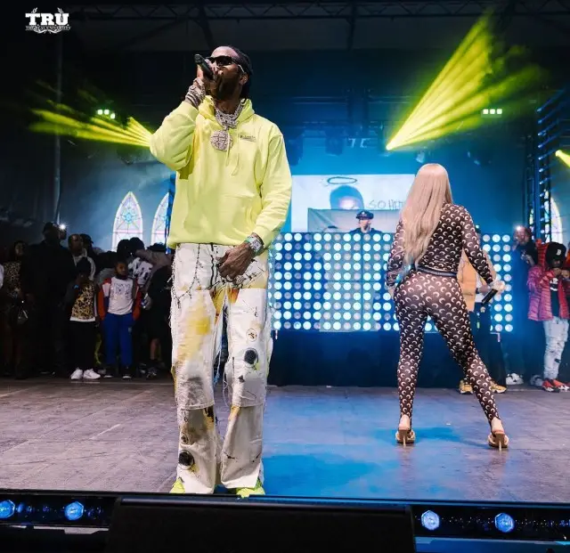 2 Chainz outfit in Off-White and Balenciaga, 2020