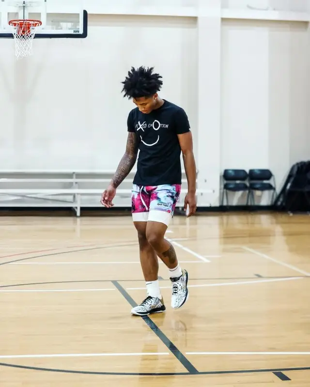 Mikey outfit in Mixed Emotion, Nike, and NBA, 2020