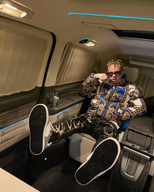 Элджей outfit in Kysok, DC Shoes, and Versace, 2020