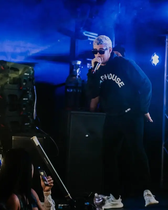Bad Bunny outfit in Empty Infamous, 2017
