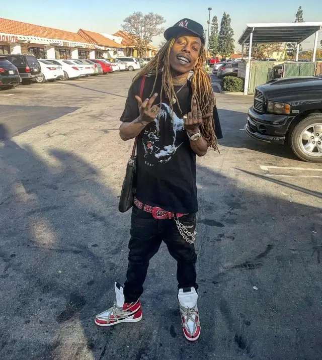 Chris King outfit in Vlone, Off-White, and B.B. Simon, 2020