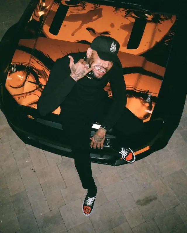 Chris Brown outfit in Tuff Crowd and For Those Who Sin, 2020
