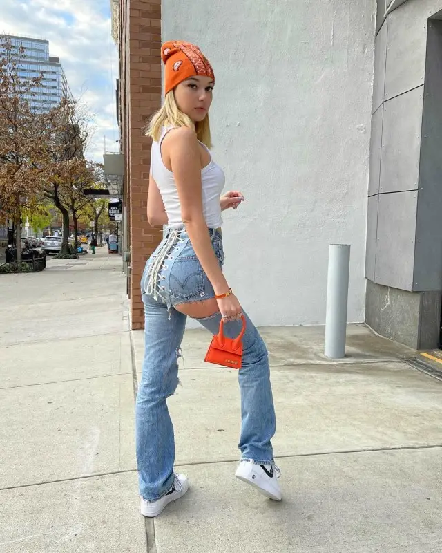 Sarah Snyder outfit in I Never Heard of You, Jacquemus, and Lisa Le Strange, 2020