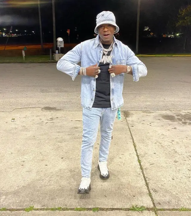 Bankroll Freddie outfit in Alexander McQueen and Off-White, 2020