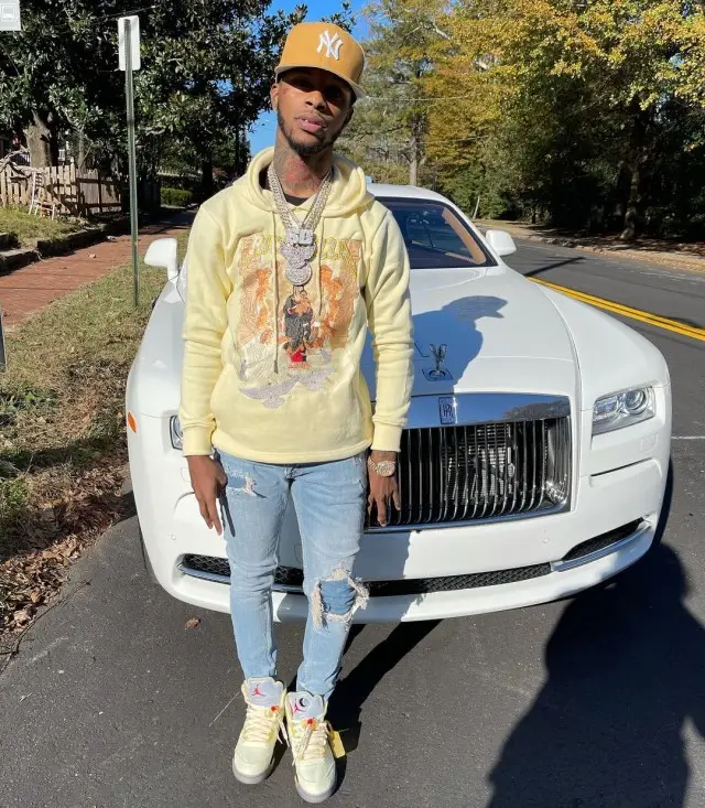 Toosii outfit in Ricchezza Forever, Jordan, and New Era, 2020