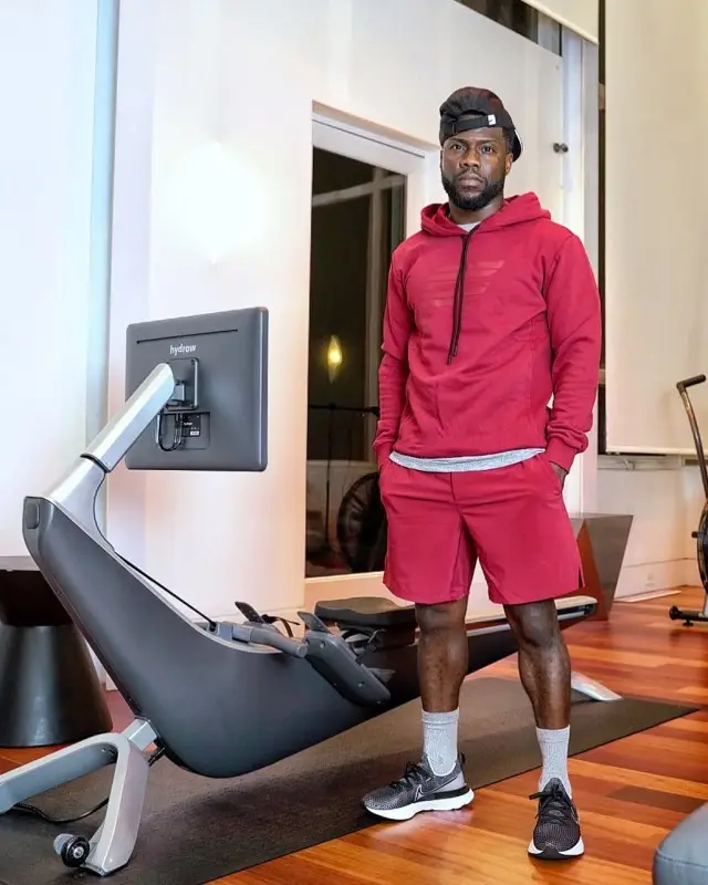 Kevin Hart outfit in Nike and Fabletics, 2020
