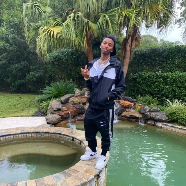 Funny Mike outfit in Nike, 2020