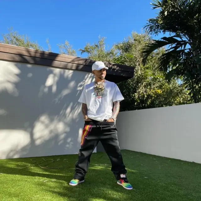Ozuna outfit in Louis Vuitton, J Balvin Merch, and Kith, 2020